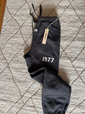 Essentials 1977 Sweatpants XS Iron